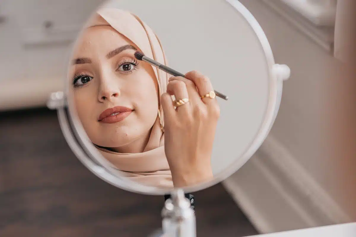 femme maquillage