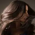 Créer le look parfait les secrets derrière les cheveux ombrés rouges