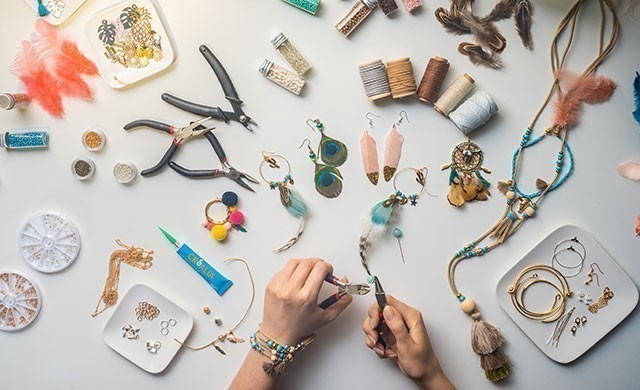 créer des bijoux à partir des cabochons