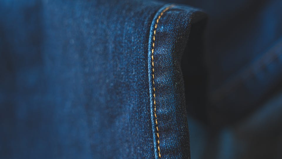 intégrer le jean dans vos tenues de soirée 2